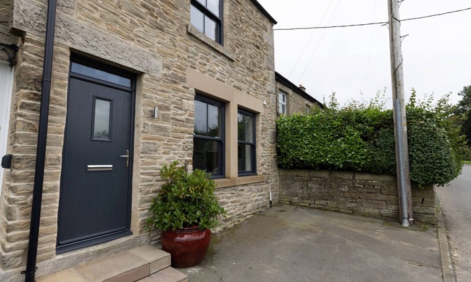 Hedley on the Hill Cottage | Newly renovated cottage -The Old Post Office