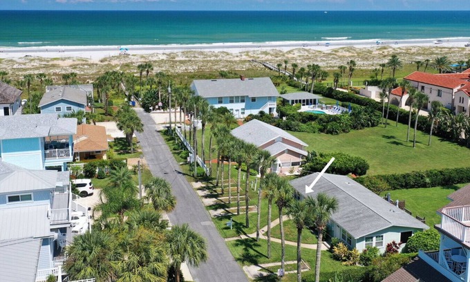 St. Augustine Beach Cottage | Newly Renovated 1 Bedroom + Office/Den Cottage on Oceanfront Property with Pool Access - St. Augustine Beach