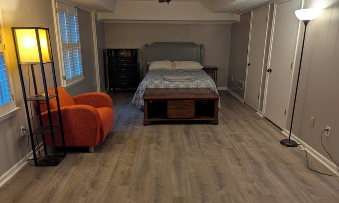 Dunwoody Apartment | Newly renovated basement apartment suite with a secure private entrance.