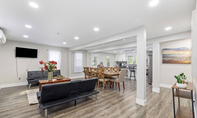 Mount Pocono House | Newly Renovated Charmer, Spacious 6-bedroom house.