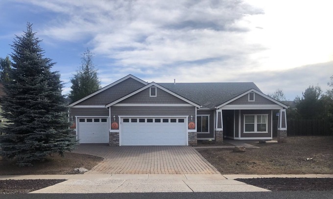 Bellemont House | Newly renovated home in Pines ~ The perfect family vacation with comfort!