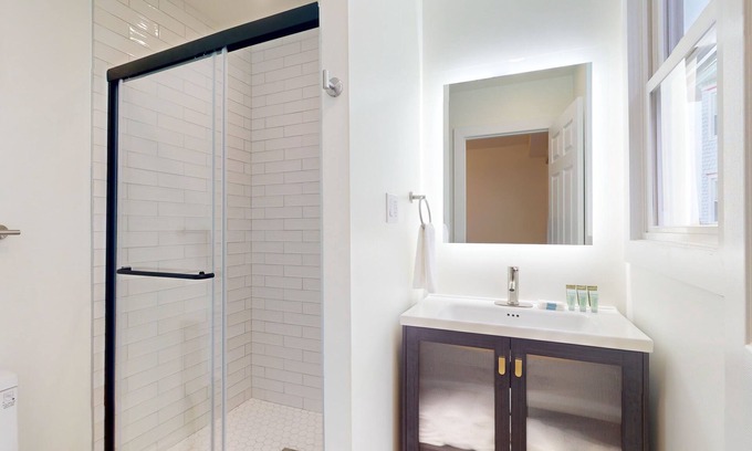 North End Hotel | Newly Renovated Room with King Bed