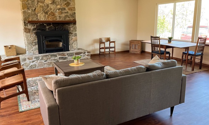 Grass Valley House | Newly renovated rural retreat space!