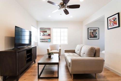 Beverly Hills Hotel | Newly Renovated Studio for 2 Prime LA Location