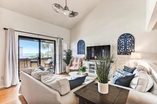 Fernandina Beach House | Newly Renovated! New Dog Friendly Listing! Ocean View Condo! 8 Sea Castles