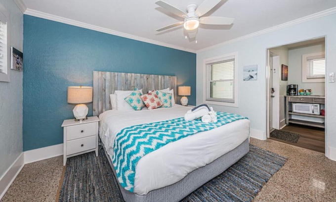 Sunset Beach Hotel | Newly Renovated Boutique Hotel with a Pool