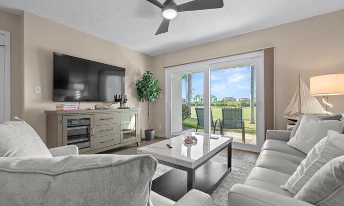 Isla del Sol Apartment | Newly Updated St. Pete 2-BR Condo on Isla Del Sol
