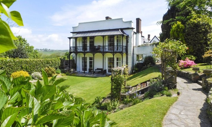 Barnstaple Villa | Newport Manor - Ten Bedroom Villa, Sleeps 31