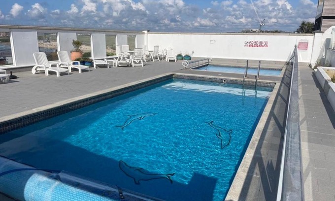 Newquay Apartment | Newquay Fistral Beach View with pool
