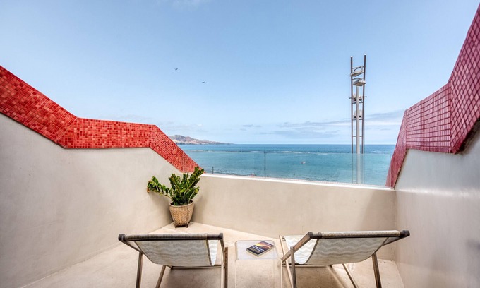 Las Palmas de Gran Canaria Ski Chalet | Nice beach views with terrace By CanariasGetaway