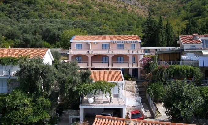 Sveti Stefan Apartment | Nica Apartmani