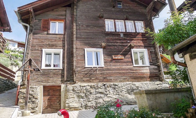 Visperterminen Apartment | Nice apartment for 5 guests with WIFI, TV, patio, pets allowed and parking