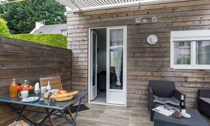 Locquirec Apartment | Nice apartment for 2 guests with WIFI, TV, terrace and pets allowed