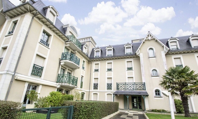 Saint-Igneuc Apartment | Nice apartment for 4 guests with WIFI, TV, patio and pets allowed
