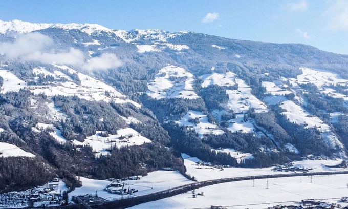Aschau Im Zillertal Apartment | Nice apartment for 5 guests with WIFI, TV and terrace