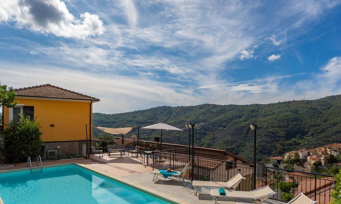 Pietrabruna Apartment | Nice apartment for 6 people with WIFI, pool, TV, patio and panoramic view