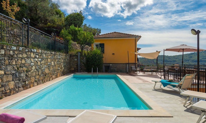 Pietrabruna Apartment | Nice apartment for 6 people with pool, WIFI, TV, patio and panoramic view