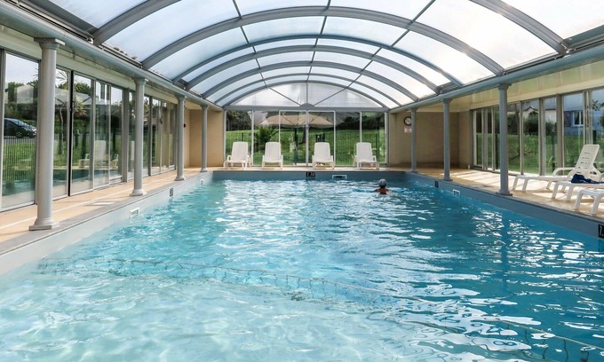 Crozon House | Nice apartment in villa for 6 people with pool, WIFI, TV, terrace and pets allowed