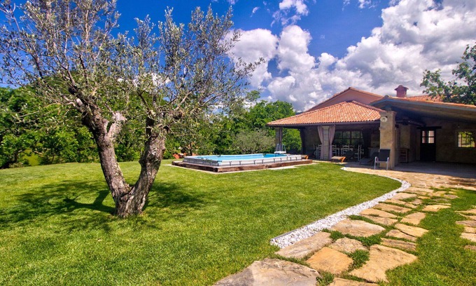 Hrastovlje Apartment | Nice apartment with A/C, private pool, WIFI, TV, terrace, pets allowed and panoramic view