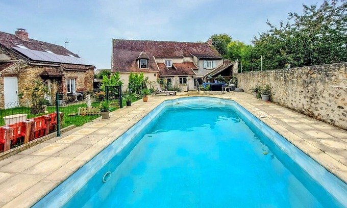 Boissy-le-Chatel House | Nice home in Boissy le Châtel with swimming pool