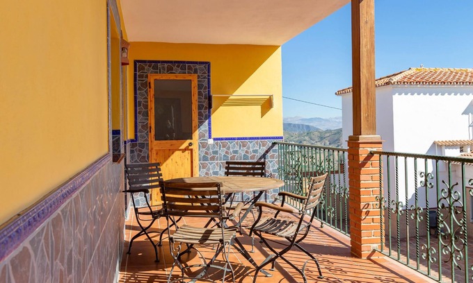 Casarabonela House | Nice home in Casarabonela with kitchen