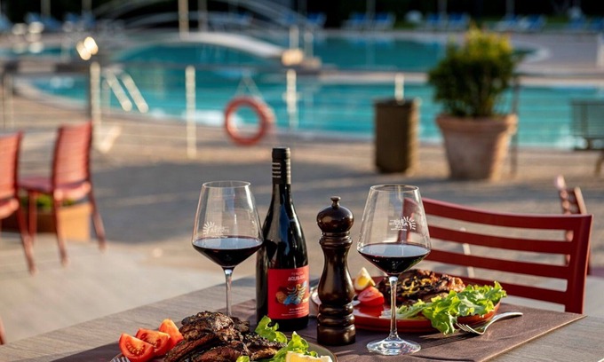 Le Rocchette House | Nice apartment in villa for 4 guests with hot tub, A/C, pool, WIFI, TV, terrace and parking