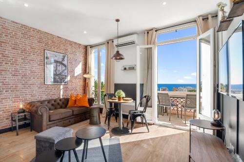 Fabron Apartment | Nice Renting - CAMBRAI - Luxurious Sea View Terrasse - King Bed - Parking - AC - fully equipped