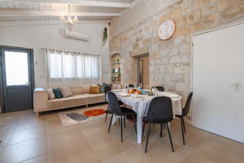 Safed Old City Apartment | Nof Marom - the Home in the Old City נוף מרום - הבית בעתיקה