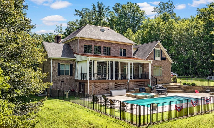 Caryville House | Norris Lake Manor-Exquisite Waterfront with *Private Dock *Pool *Hot tub *Game room