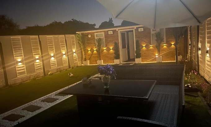 Townfield House | North Avenue Guest House, Heathrow Airport-Free Parking