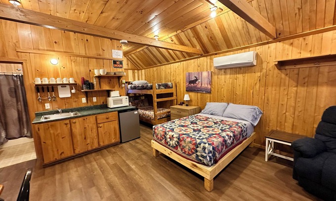 Fort Kent Cabin | Northern Maine Cabin - Trails - WiFi - AC