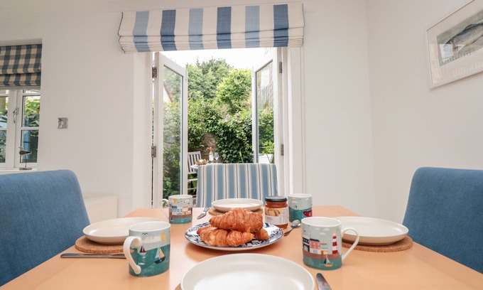 Dittisham Cottage | November Cottage