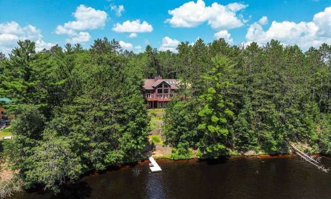 Tomahawk House | Now booking for the Holidays and 2025!