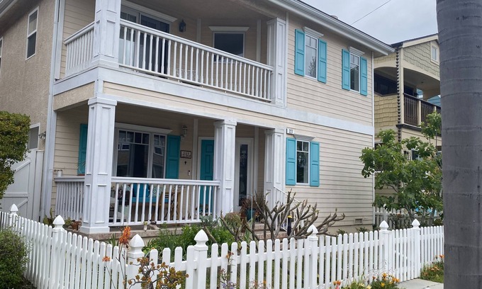 Old Towne House | Now with Air Conditioning! Enjoy Seal Beach! Pool table! Charming and sleeps 8