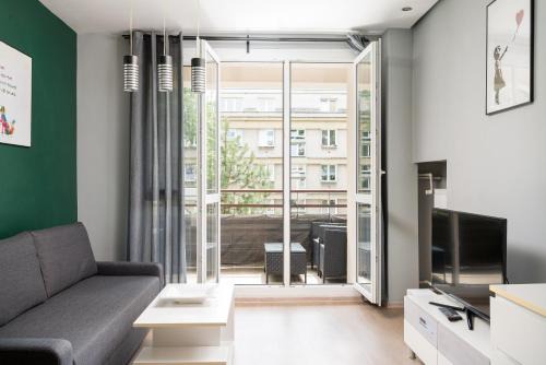 Nowa Praga Apartment | Nowa Praga Homely Apartment by BookingHost