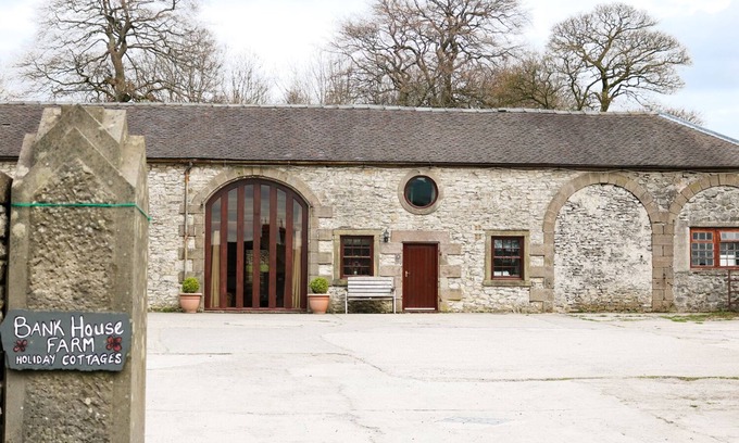 Newton Grange Cottage | NUMBER 4, family friendly, character holiday cottage in Biggin