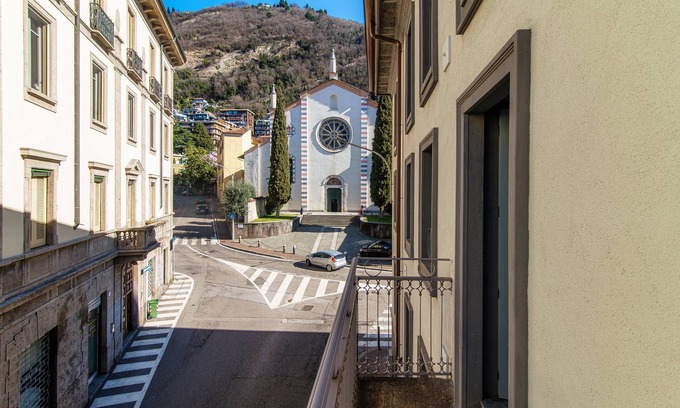 Como Apartment | Numero 11 Piazza Amendola