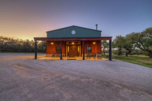 Johnson City House | Oakridge Ranch - Pool,Hot Tub, Pickleball Court, Whiskey & Wine Room