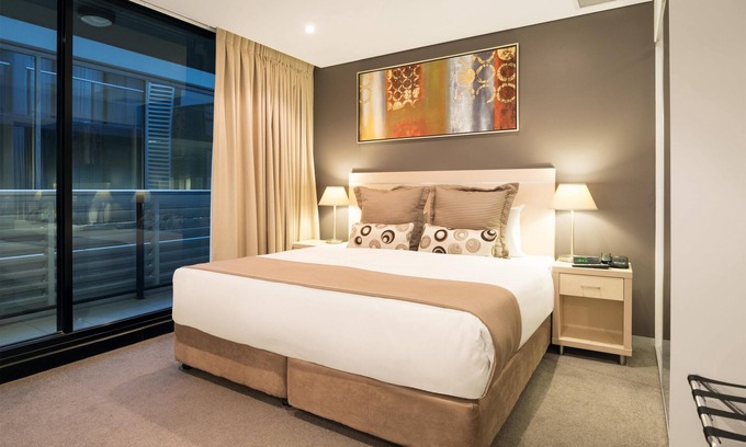 Adelaide Central Business District Apartment | Oaks Adelaide Horizons Suites