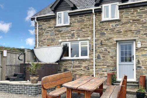 Cardigan House | Oaktree Cottage Cardigan