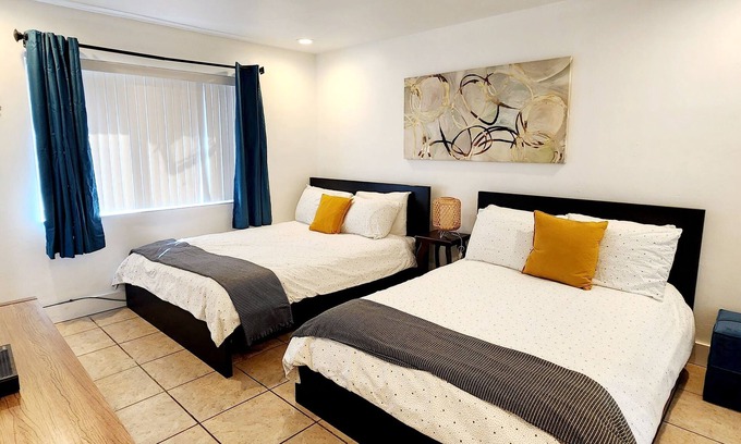 Royal Poinciana Hotel | Oasis at Hollywood - Sleeps 6- Unit 10