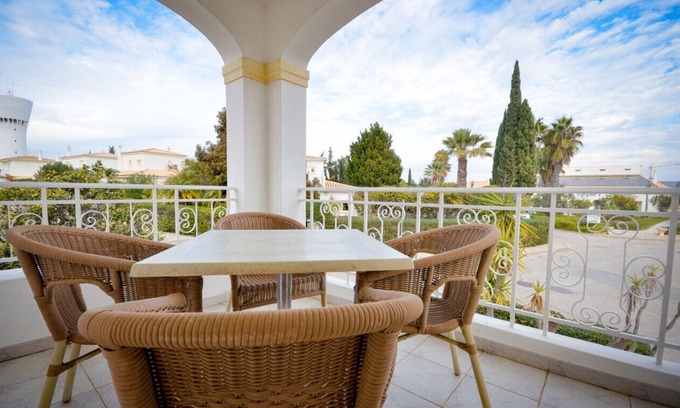 Penina Villa | Oasis Parque Alvor Beautiful 2 Bed Villa with Pool AT04