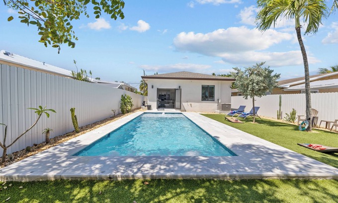 West Park House | Oasis Yard -Pool-Jets-Game Room-BBQ-Relaxing