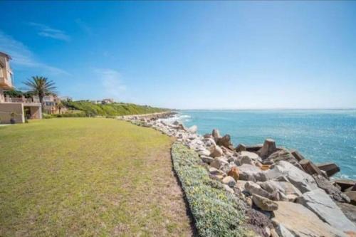 Saint Francis Bay Apartment | Ocean and harbour view