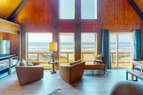 Oregon Coast House | Ocean Front A Frame with Spectacular Views! Dog The Hidden Overlook