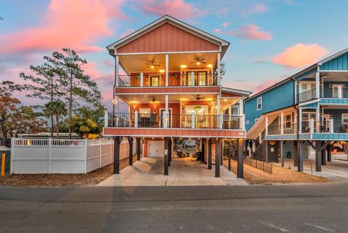 Surfside Beach House | Ocean Lakes getaway 6bd with arcade game table