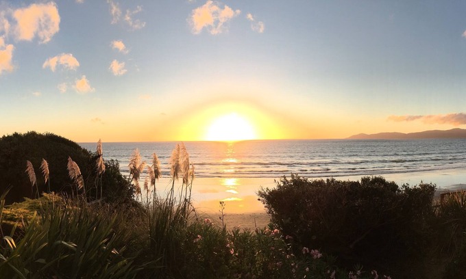 Paraparaumu House | Ocean view Bach