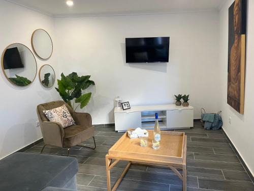 Patio Apartment | Ocean view by Charmes A
