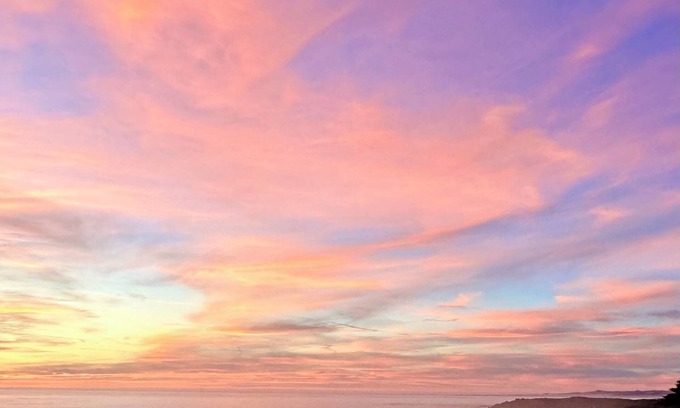 Marine Terrace Cottage | Ocean View Guesthouse with King sized bed & 5 min walk to sea+Fiscalini trails.