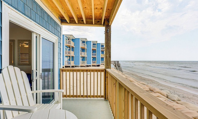 McCutcheon Field Condo | Ocean-View Condo: Steps to North Topsail Beach!
